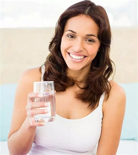 5 Health Benefits Of Drinking Cold Water And Risks