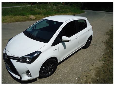 TOYOTA YARIS HYBRID - SHORT TEST AND FIRST IMPRESSIONS