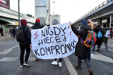 Protest w Warszawie w Dzień Kobie Policja podsumowuje