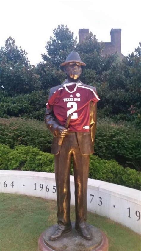 Texas A&M Fan Trolls Alabama With Johnny Manziel Jersey On Bear Bryant ...