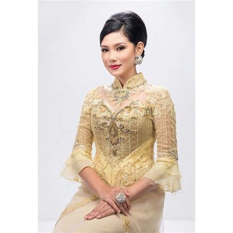 Inspirasi Kebaya Ala Wandha Dwiutari Ayu Nan Anggun