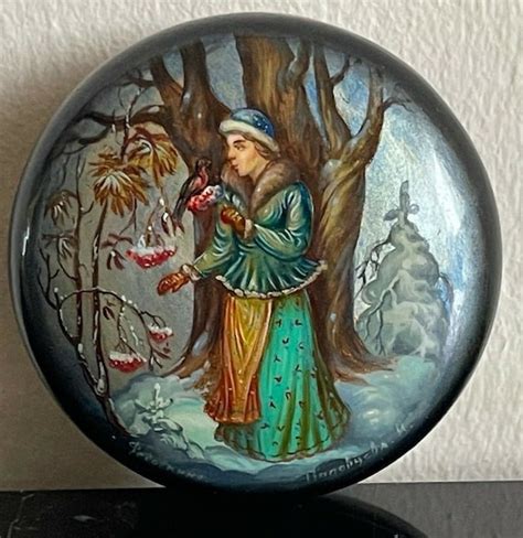 Russian Hand Painted Round Lidded Lacquer Box Signed Gem