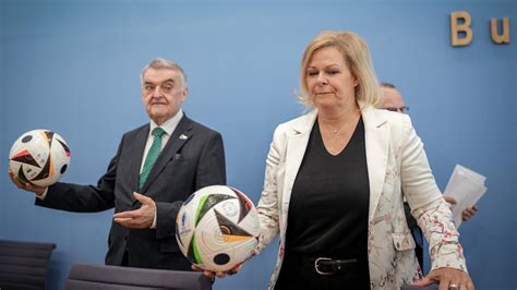 Innenministerin Faeser vor Fußball EM Sicherheitslage angespannt