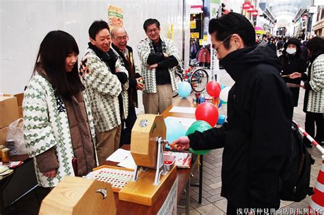 「2014年新仲見世商店街謝恩福引抽選会」開催しました 浅草新仲見世商店街（しんなか）