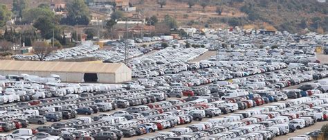 Así está la campa de almacenaje de coches de Ford en Cheste