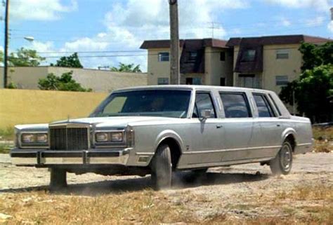 Imcdb Org Lincoln Town Car Stretched Limousine In Miami Vice