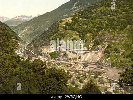 Biaschina Schleifen auf der Straße St Gotthard Eisenbahn Switzerl