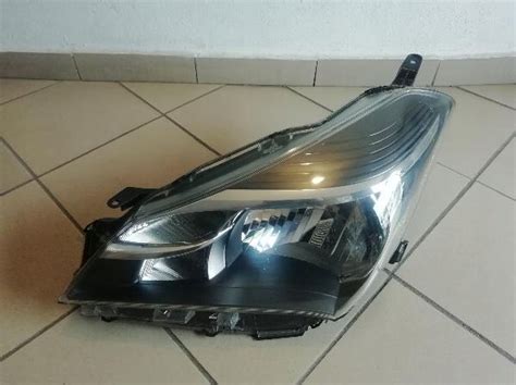 Toyota Yaris Iii Lift Lampa Przednia Przod Za Z Z Bielsko Bia A