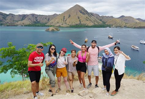 Labuan Bajo D N Sailing Pulau Komodo Inap Kapal Phinisi Smiletrip