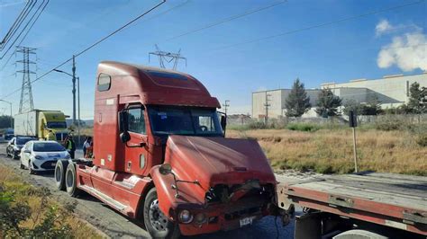 Chocan Tres Tr Ileres En La Zona Industrial