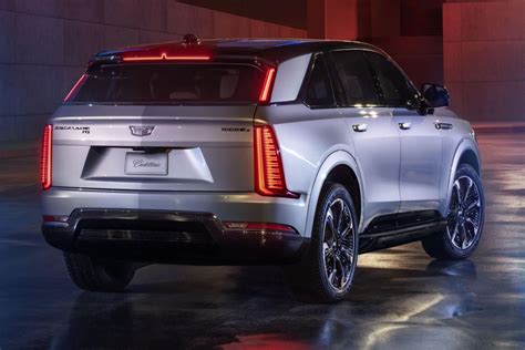 Electric Cadillac Escalade Iq Unveiled With Inch Dash Screen Carexpert