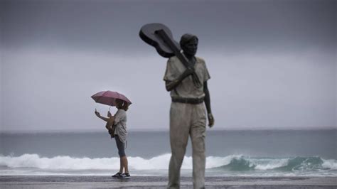 Pancadas De Chuva Atingem O Rio De Janeiro