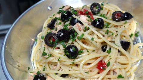 Spaghetti Aglio Olio E Peperoncino Tutto A Crudo Uno Spettacolo Unico