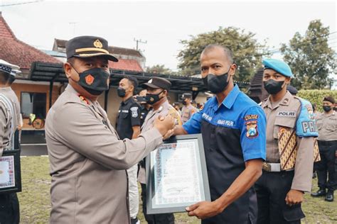 20 Anggota Polres Blitar Kota Mendapat Penghargaan Dari Kapolresta