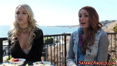 Babe Toying Sluts Pussy