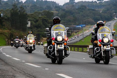 Centenas Participam De Passeio Motocicl Stico Da Pol Cia Militar Em