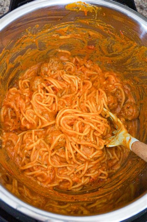 Instant Pot Cheesy Spaghetti and Meatballs - THIS IS NOT DIET FOOD