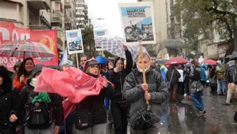 Plaza De Mayo Docentes Universitarios Se Movilizan Por Salarios Y La Crisis Presupuestaria