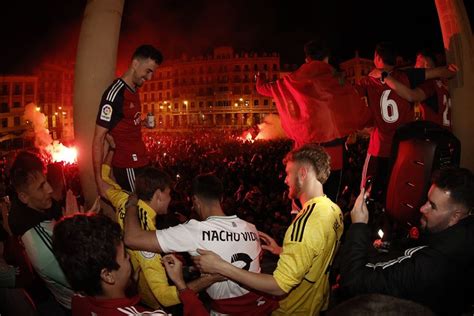 Los Jugadores De Osasuna Han Celebrado En La Plaza El Castillo El Pase