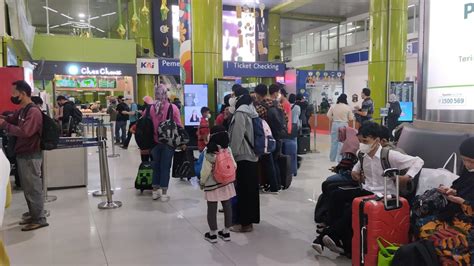 H Lebaran Idul Fitri Penumpang Berangkat Dari Stasiun