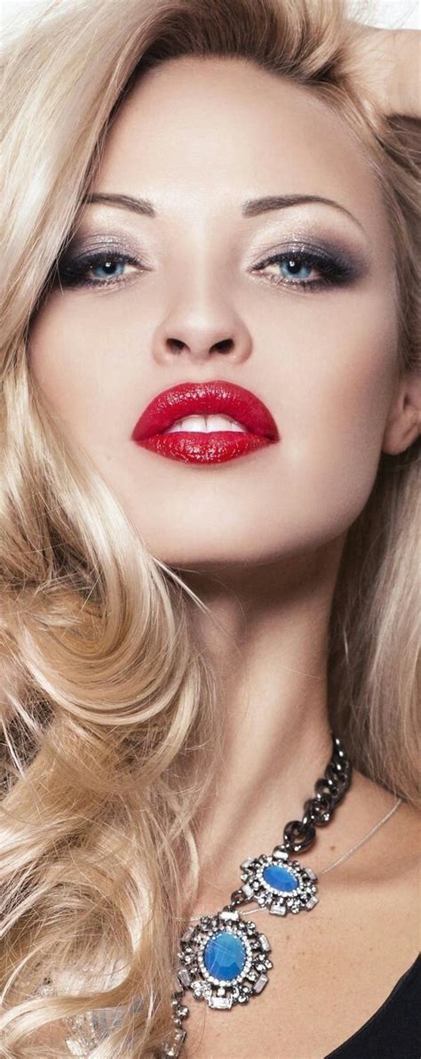 Perfect Red Lips Lipstick Art Makeup For Blondes Glamour Shots