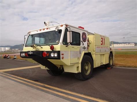 Oshkosh P 19r Aircraft Rescue And Fire Fighting Vehicle （米軍） 観光列車から！ 日々利用の乗り物まで