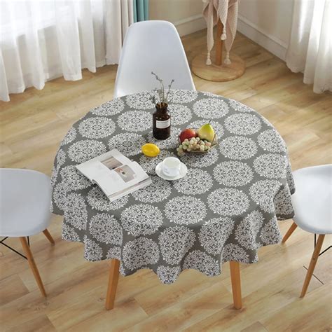 Nappe Ronde Diam Tre Cm Au Coin De La Table