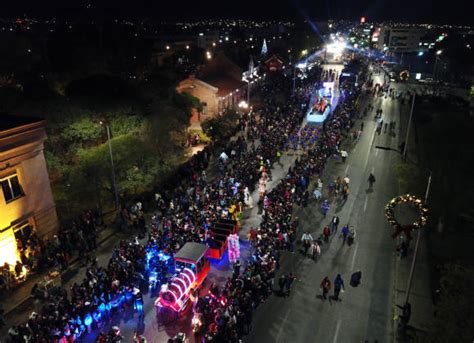 Miles Disfrutan De Luz Y Magia En Tradicional Desfile Navide O En Saltillo