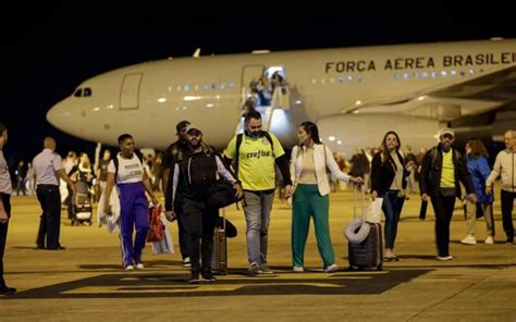 Quinto avião da FAB brasileiros resgatados de Israel chega ao Brasil