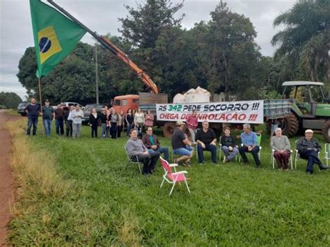 Comunidade De Esquina Ara Jo Independ Ncia Se Mobiliza Para Reivindicar