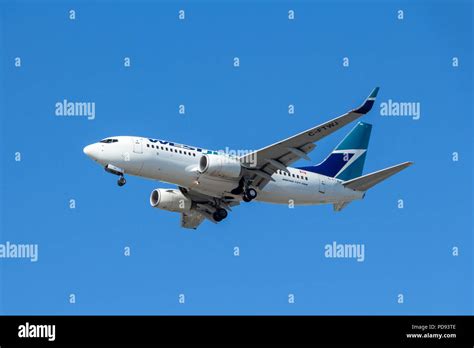 Boeing 737 Commercial Jet Aircraft Hi Res Stock Photography And Images