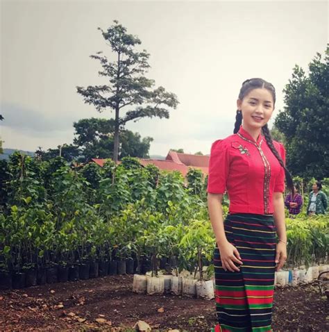 Khin Wint Wah Bio Most Beautiful Women Traditional Dresses Designs Burmese Girls Myanmar