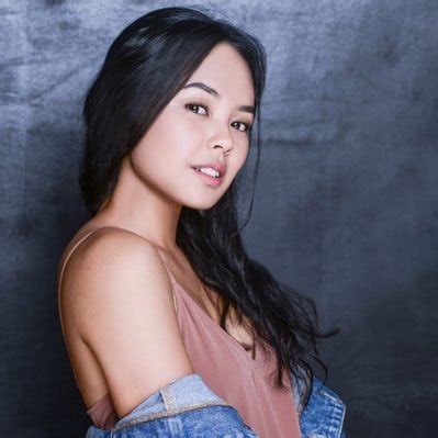 7 Hot Sexy Chelsea Clark Bikini Pics