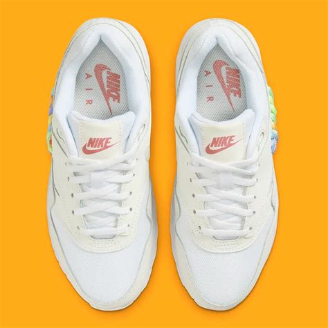 Nike выпустил новый пак кроссовок, в котором свуш сделан из шнурков ...