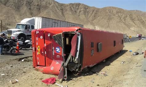 La Libertad Muertos Dej El Despiste De Un Bus Canal N