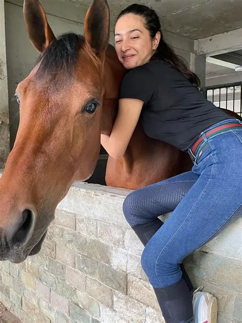 potret nabila syakieb bersama kudanya cantiknya tak  gagal