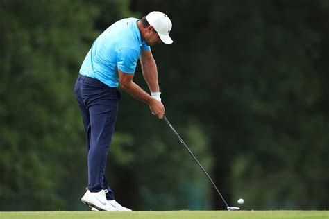 Brooks Koepka dominates the field and takes an early lead