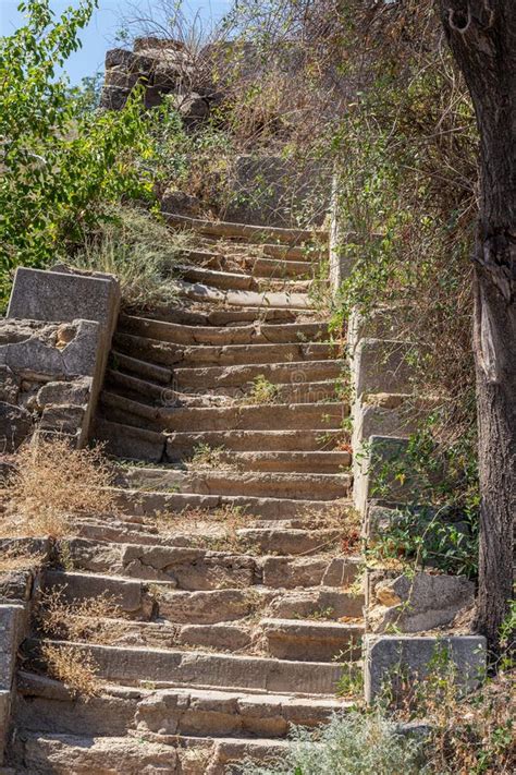 Una Vecchia Scala Esterna Di Pietra Gradini Di Cemento Di Pietra Delle