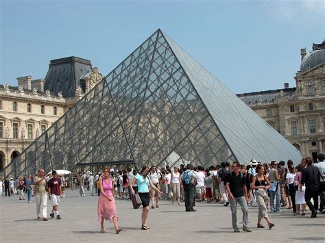 Paris Louvre 02 Louvre Entrance Pyramid