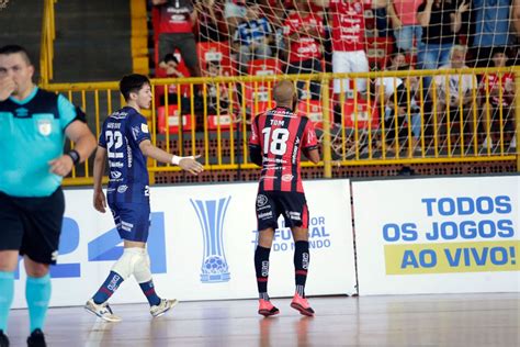 Liga Nacional Campo Mourão Futsal é superado pelo Praia Clube