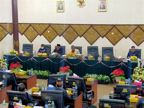 Dprd Kota Padang Gelar Rapat Paripurna Tutup Masa Sidang Iii Tahun