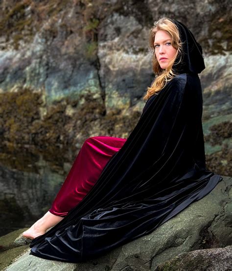 Womens Black Velvet Cloak Raven Fox Capes And Cloaks