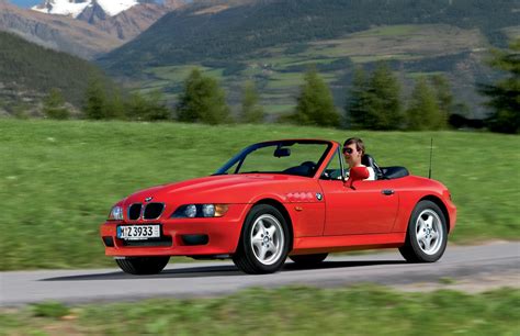 Video 1997 BMW Z3 Takes On Boxster And SLK In Retro Review