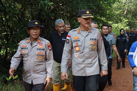 Penanaman Pohon Mangrove Polda Kepri Dan Polresta Barelang Dalam Rangka