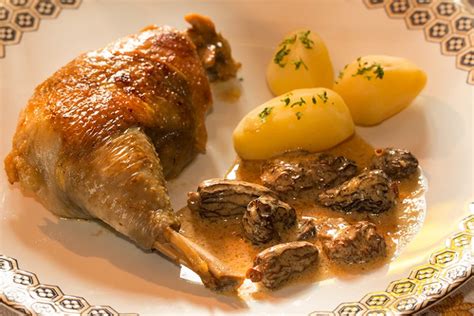 Poulet De Bresse Au Vin Jaune Du Jura Et Aux Morilles