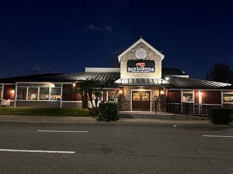 Red Lobster Reportedly Considering Filing For Bankruptcy Jokes Fly