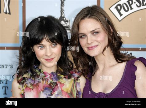 Zooey deschanel emily deschanel 2006 hi-res stock photography and ...