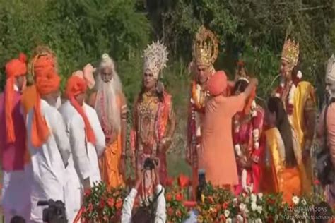 Lord Ram Laxman Sita Came To Ayodhya Cm Yogi With Governor Welcomed