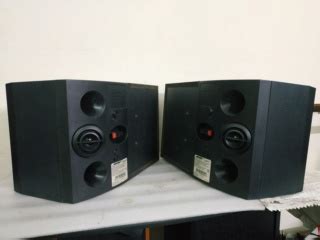 Bose 301 V standmount / wallmount speakers