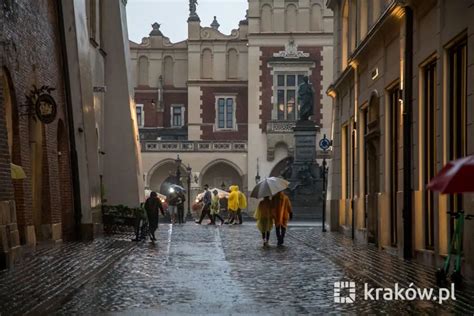 Kraków Wydano ostrzeżenie 2 stopnia Uwaga na burze z gradem